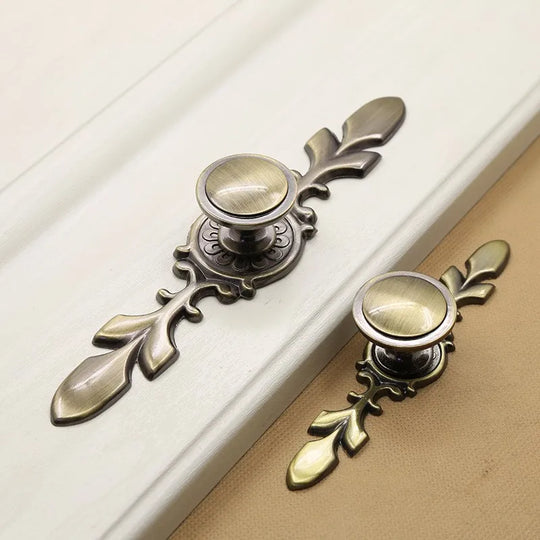 Retro Bronze Cabinet Handles - Antique Metal Kitchen Door Pulls and Wardrobe Knobs, 128mm